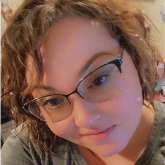 Meet your Posher, Carly - Picture 5 of 6